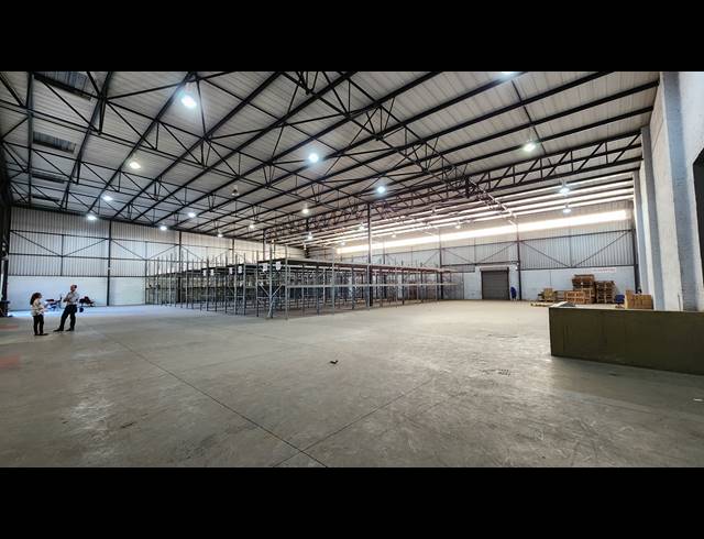 1,551M² WAREHOUSE TO LET IN SPARTAN